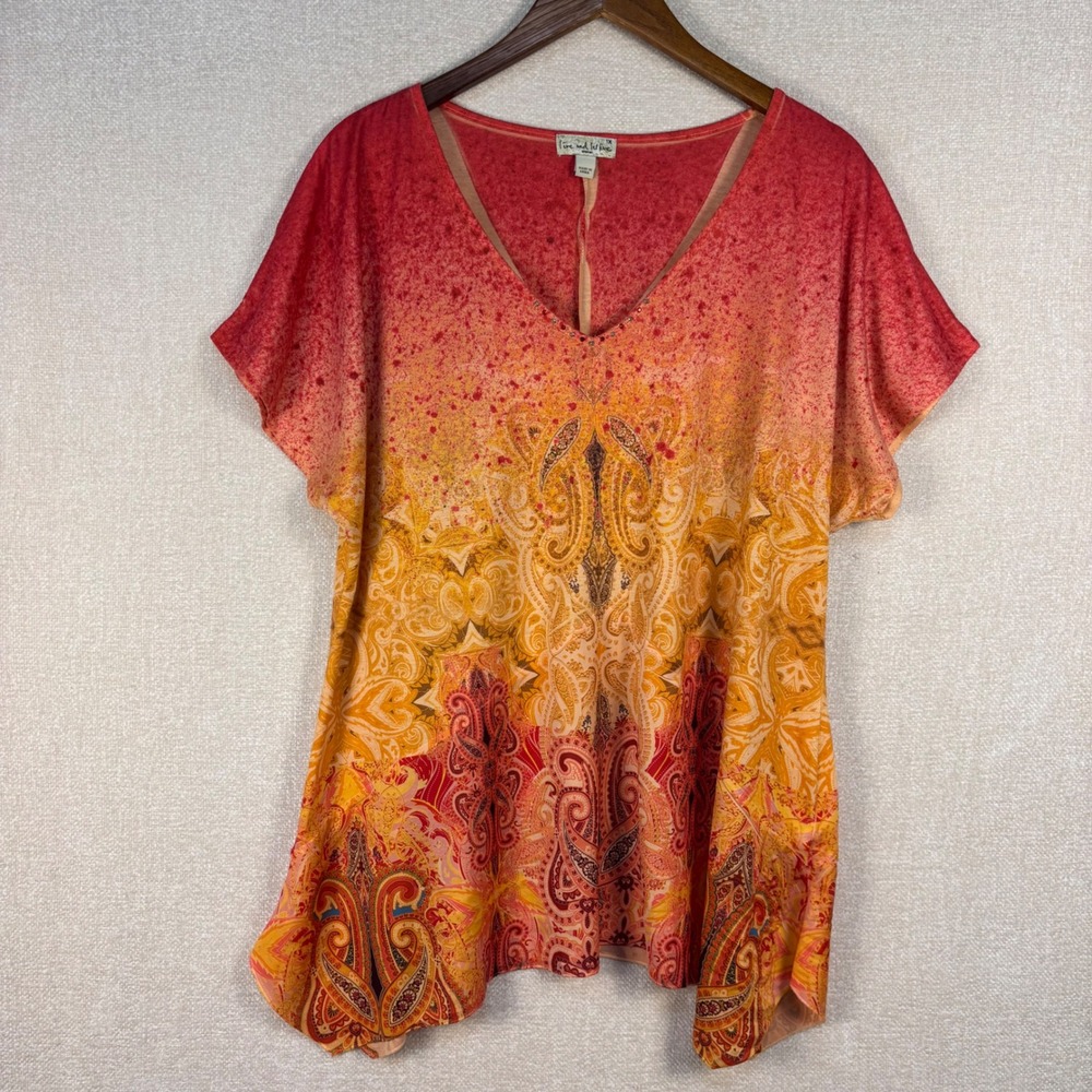 Live and Let Live Woman 1X Tunic Top Red Orange Ombre Paisley V-Neck Short Slv
